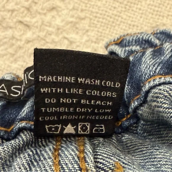 Fashion Nova Wide Leg Cargo Denim Jeans (3) - Picture 3 of 8